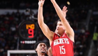 谢天谢地谢泼德，谢泼德末节砍12分率队逆转，马刺全队仅14分